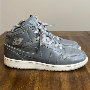 Nike Air Jordan 1 Mid Boys Gray Sneakers 554725-031 Youth Size 7Y